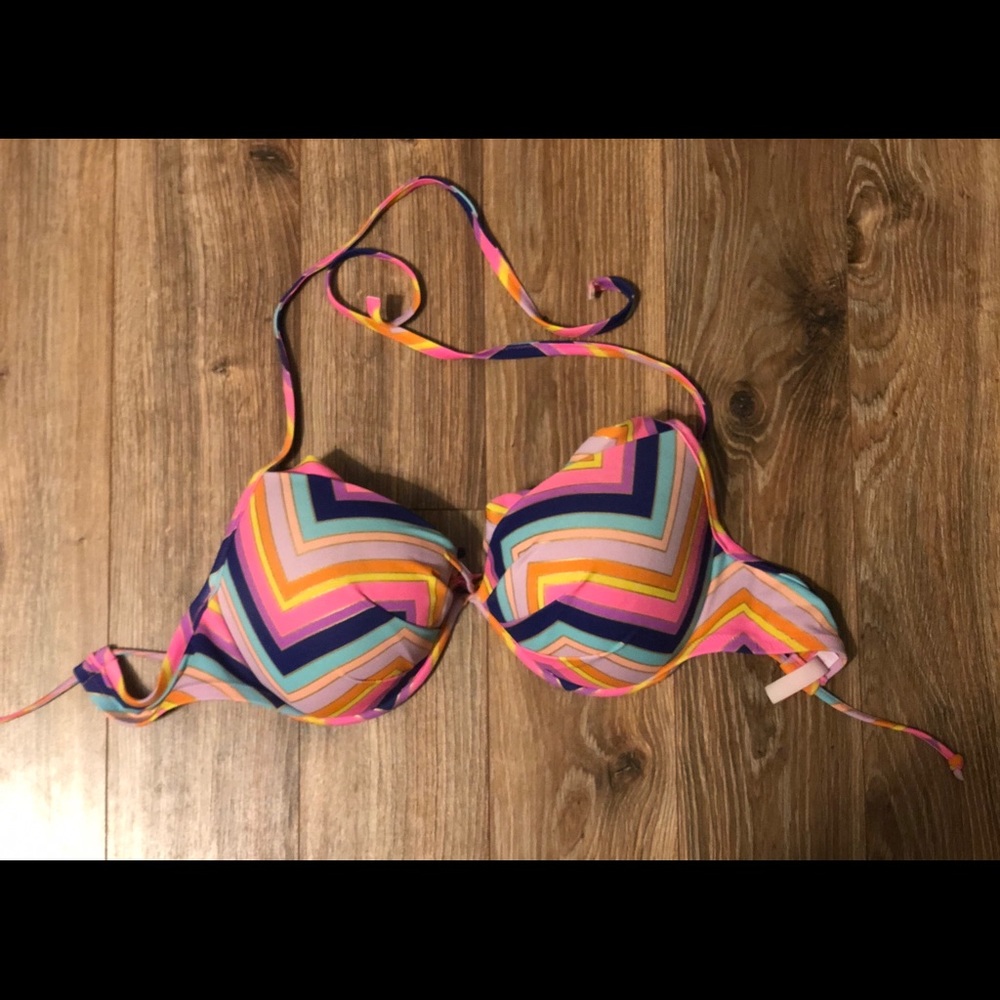 Victoria’s Secret swim top 36DD